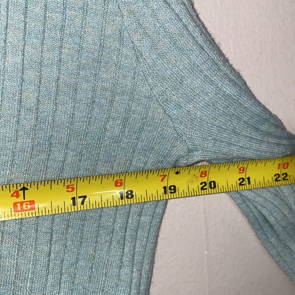 🌵Adorable NWT Women's Fine Gauge Ribbed Button up Cardigan! - Picture 9 of 11